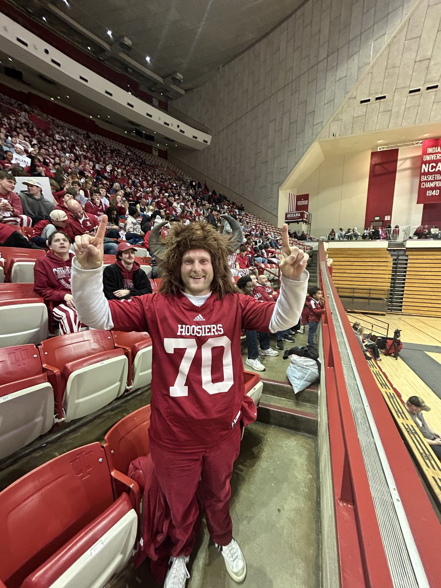 MattBakerCFB's tweet image. Here at the IU watch party: Andrew Bailey, who MADE this Indiana bison headgear out of a chopped-off baseball helmet, fake fur and real bison horns. Each one takes 10-12 hours.