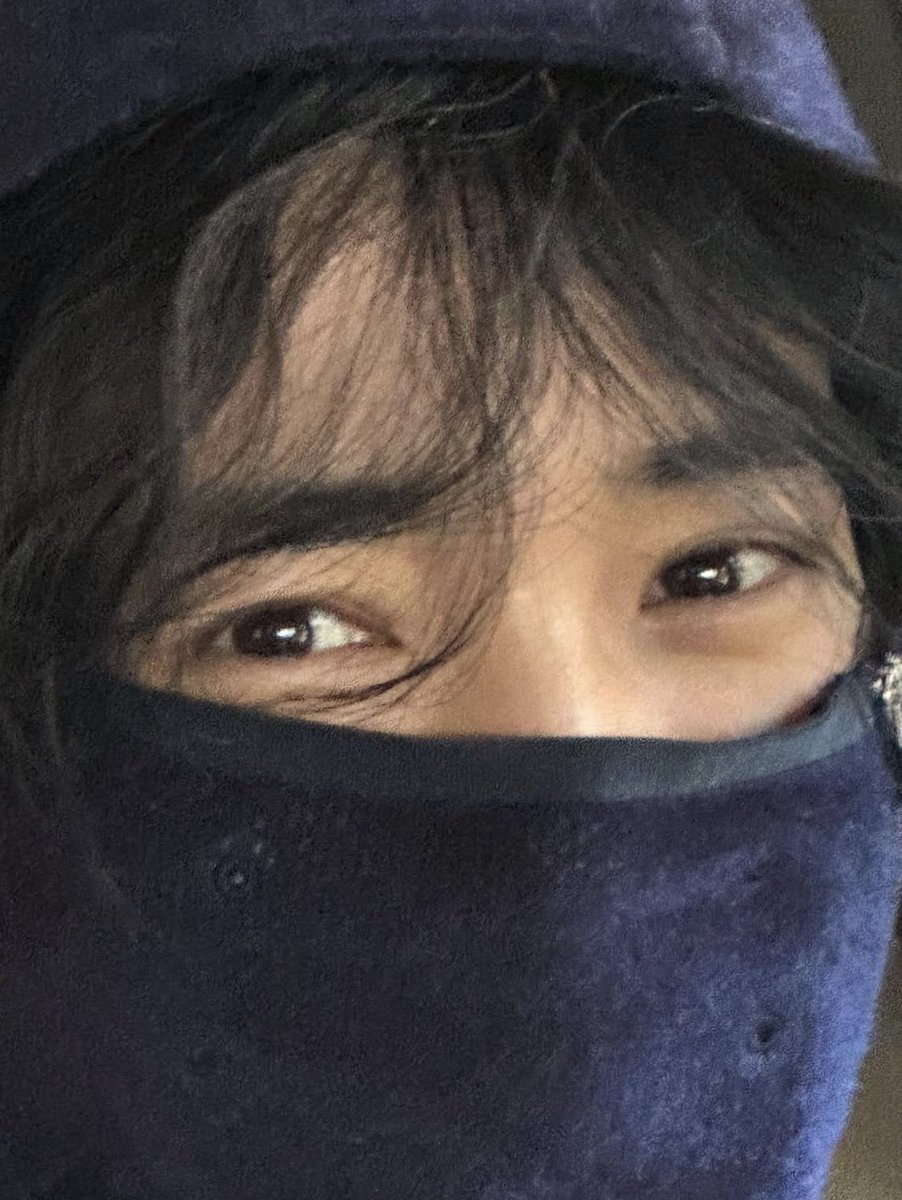 김태리 인스타 올리시거 개좋아서진심 오십번은 본듯
김태리 눈 개좋아하는데 반짝이는 눈을 찍어주셧어.. ㅆㅠㅠㅠ