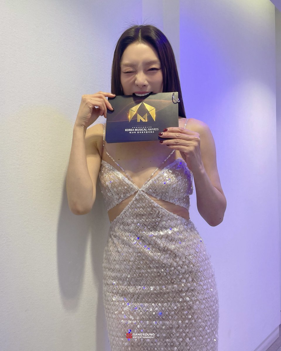 세상모든사람을다휘어잡을언니야