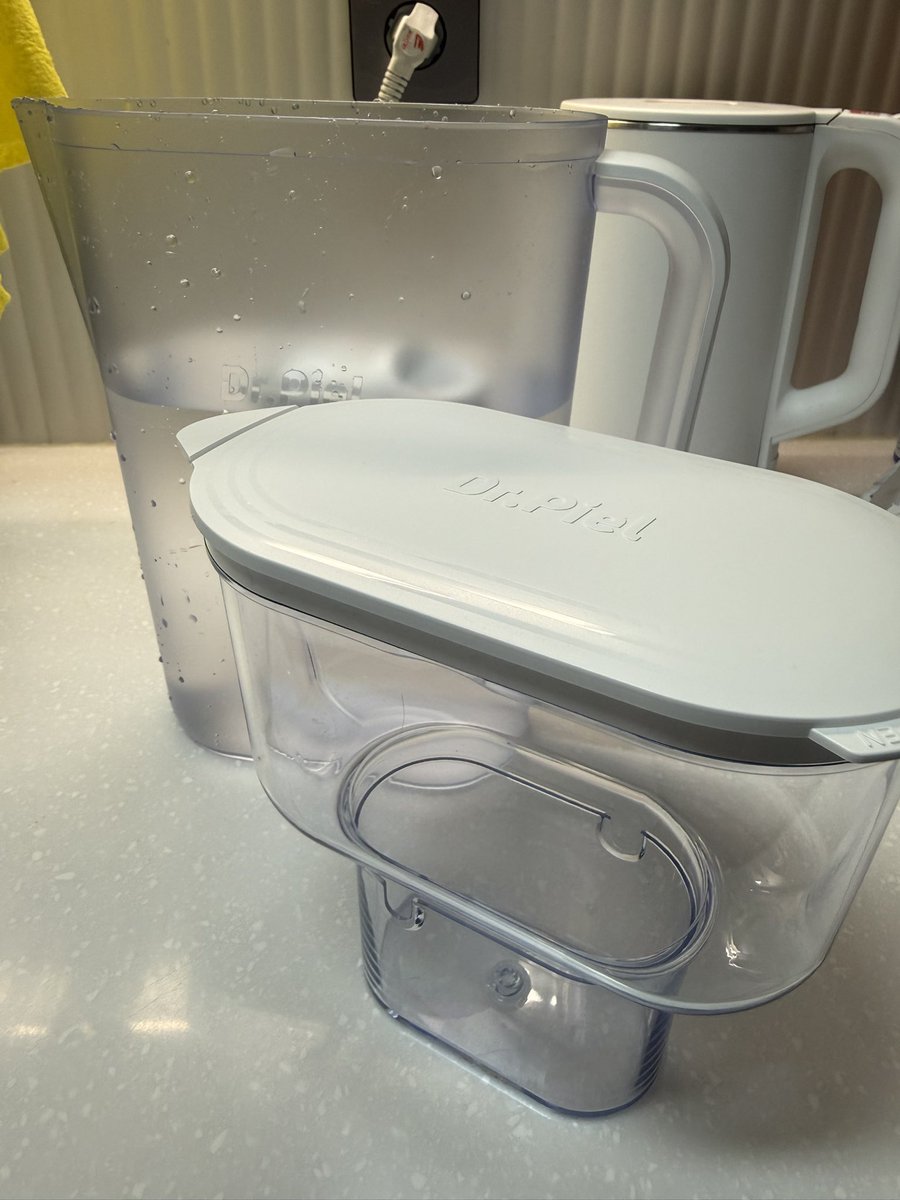 자취생 방금 에코미니정수기 선물받음
쓰레기 안 나오고 생수값 아끼고 너무 좋음