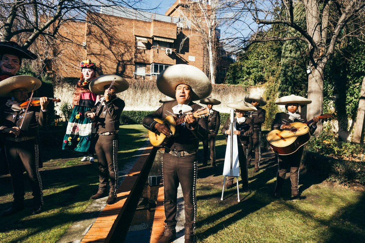 Celebramos al Rey desde España 🇪🇸

📍Desde Madrid conmemoramos el centenario del Natalicio de José Alfredo Jiménez, icono de la música mexicana y orgullosamente guanajuatense.

✨🙌🏻 Acompañando a la Gobernadora <a href="/Libia/">libiamarizdasilva</a> Dennise en este acto lleno de Identidad y arraigo
