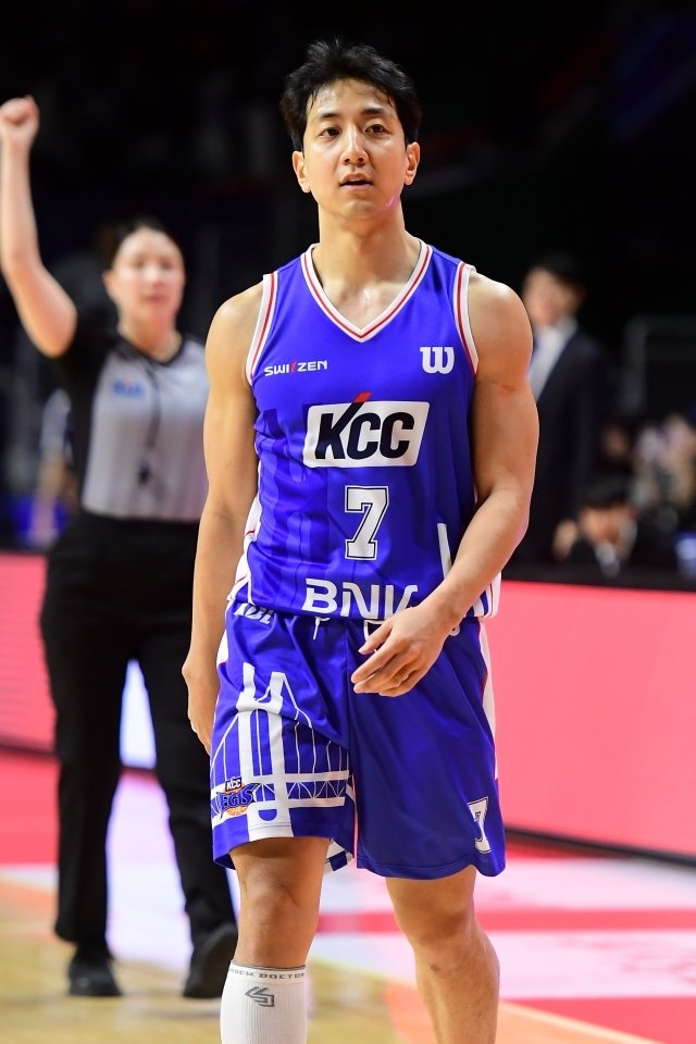 ‘The King’ 허훈 돌아온다! 허웅·에르난데스도 복귀…최준용만 없는 ‘슈퍼팀’ KCC, DB·LG·SK상대로 후반기 시작 

“허훈의 경우 주사 치료보다는 무조건 휴식이 필요한 상황이었기에 시간을 줬다. 이제는 통증이 없어 출전 가능한 상태다”

출처 :  naver.me/Flc0BkOw