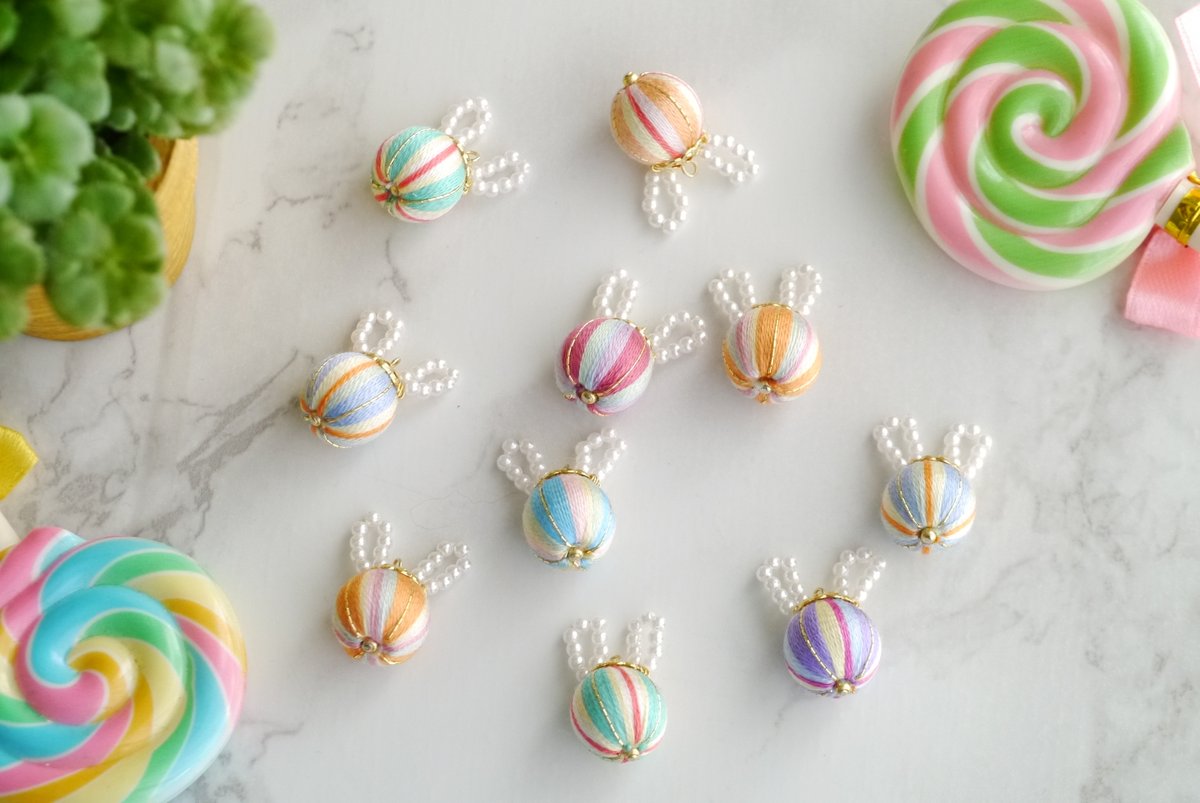 suzu_empyrean's tweet image. 2026年もどうぞよろしくお願いいたします㊗️🎉

今年も1年間たくさん新作を
お披露目できるように頑張ります💪❤️‍🔥

あなたとの素敵な出会いに
恵まれますように(*´︶`*).｡.:*♡🎁✨

〈＊. みんなでシェア企画展 vol.168 .＊〉
@Lupopo_cafe 

手巻きの巻き玉で
アクセサリーを制作しています💐…