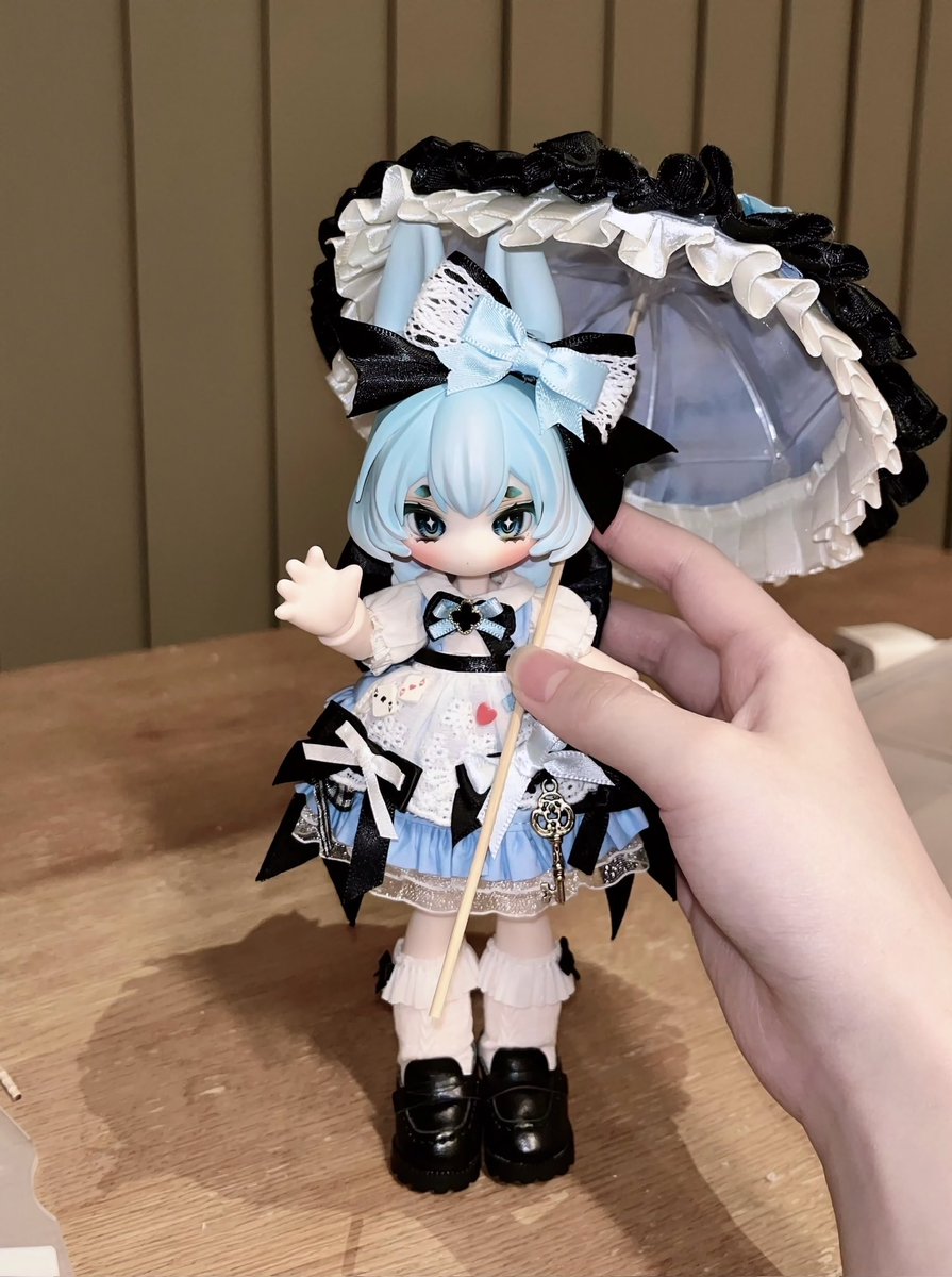 naga__tee's tweet image. 100均のドール用傘改造したけどいい感じのサイズなのでは⁉️⁉️⁉️
あとは今持ち手竹串だからステンレス棒に変えたいところ……🥹