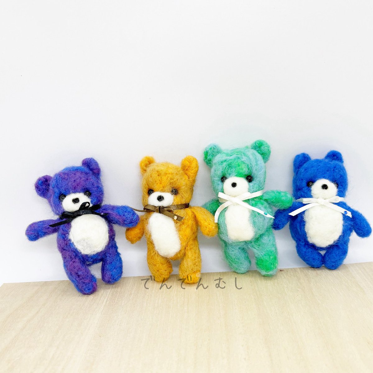 4gh05YyrSiDRIQu's tweet image. いつも素敵な企画をありがとうございます@Lupopo_cafe ✨

羊毛フェルトで動物たちを作っている、でんでんむしと申します🐌
最近は誕生石モチーフのくまちゃんを作っています（写真は9〜12月）🧸

いいご縁がありますように🐾