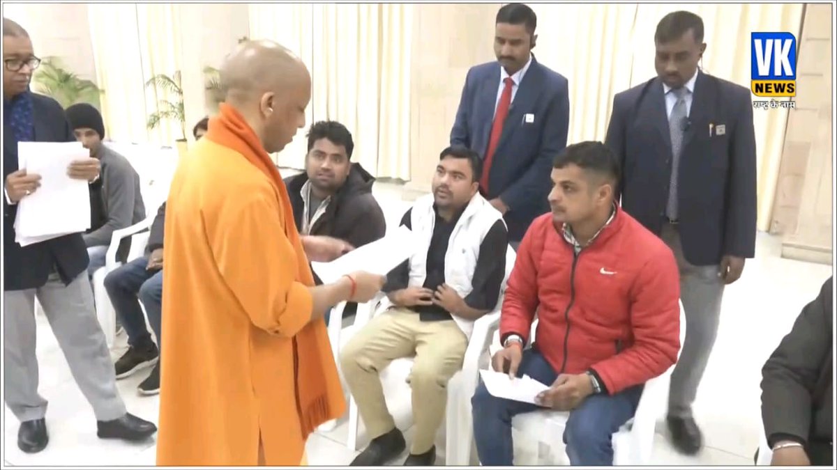 PrakashMan79437's tweet photo. Kal janta darbaar mein bhi CM sir ko gyapan diya gya.आदरणीय मान्यवर मुख्यमंत्री योगी आदित्यनाथ जी से मेरा विनम्र निवेदन हैं कि आप U.P police ASI/SI confidential and Computer Operator में भी आरक्षी की तरह आयु में छूट दी जाए क्योंकि इन भर्ती में कोरोना काल के दौरान भी कोई छूट नहीं https://t.co/kFItVgk2NP