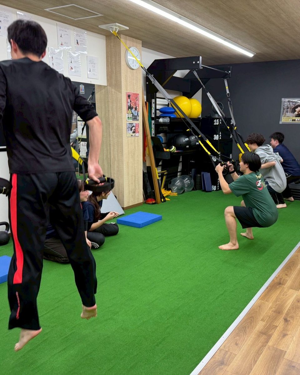 【都内の治療院を見学🌟】
スポーツトレーナー養成コースでは
・nicori整骨院
・サモーナスポーツ整骨院を見学！
付属トレーニング施設で体験もさせていただきました🙆‍♀️

それぞれの違いや特徴を知って、
将来像を具体的にイメージできたようです👌

#日本健康医療専門学校 #ニッケン