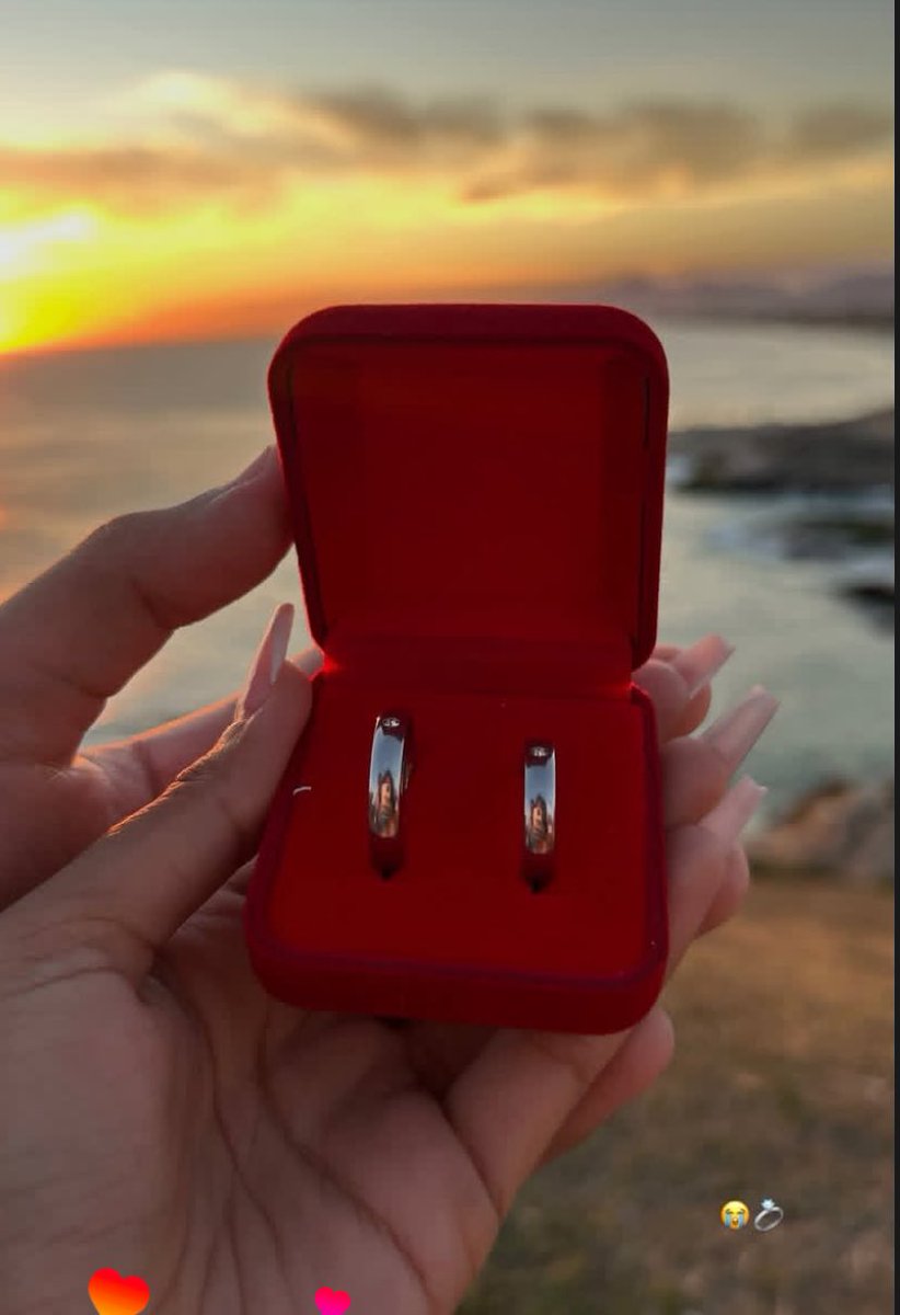 Mayco_n07's tweet photo. 2 anos depois, ela virou a minha noiva e nossa próxima página está prestes a começar com uma nova história. Eu te amo meu amor, você me completa em todos os sentidos.❤️❤️ https://t.co/L5Rw4SAGZr