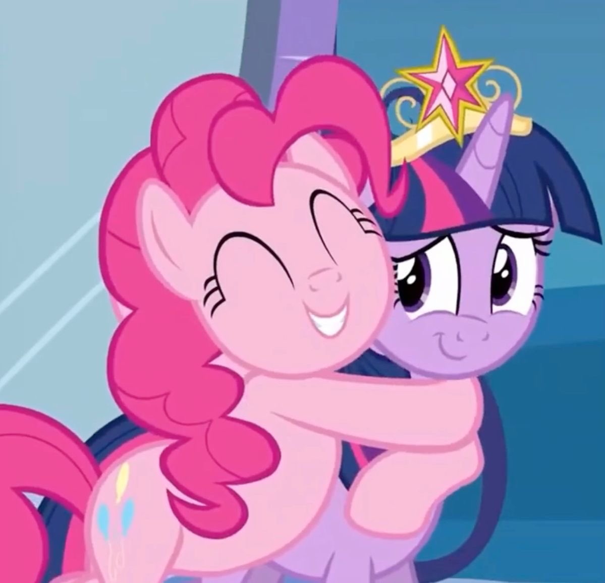 MoonMoon1815770's tweet image. Twipie hug🩷💜