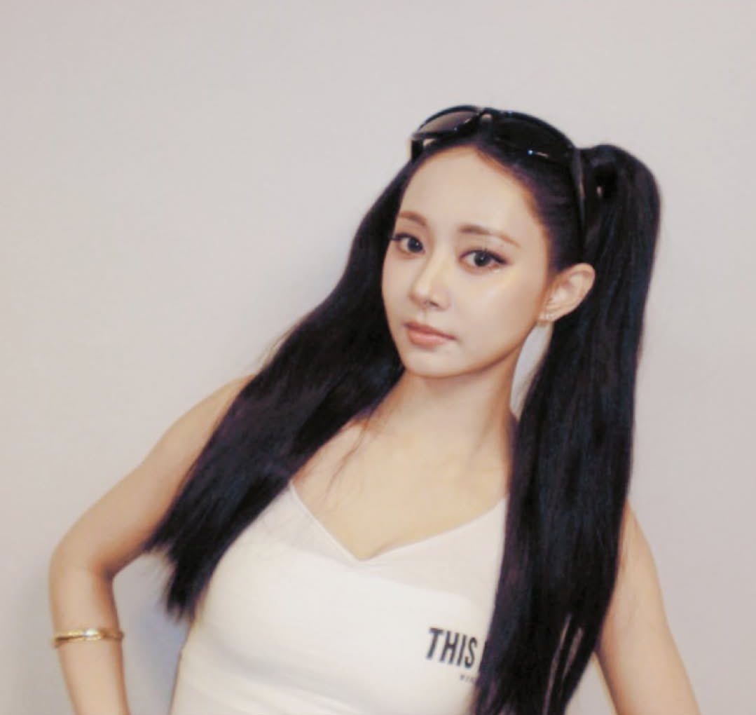 jichaetzu's tweet image. tzuyu new ig post showing off her recent hairstyles 🥹💙