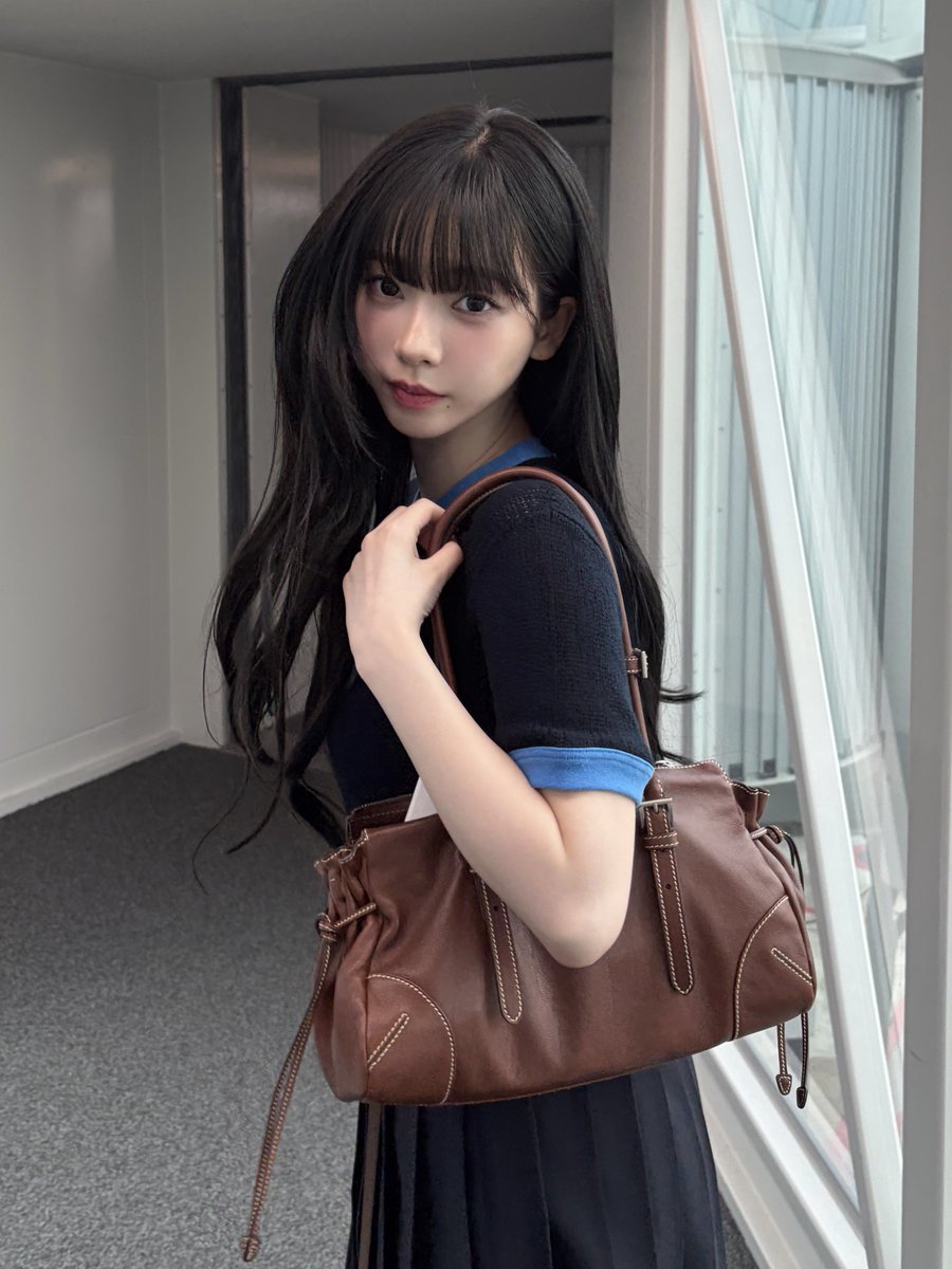 ujiminphoria's tweet photo. Karina personally prepared winter outerwear and handwritten letters for around 70 staff including security, stylists, mua, management team, agency staff and on-set crew

The fact she wrote 70 handwritten letters. No wonder everyone who’s worked with her has nothing but praise😭 https://t.co/6UsAD6batA