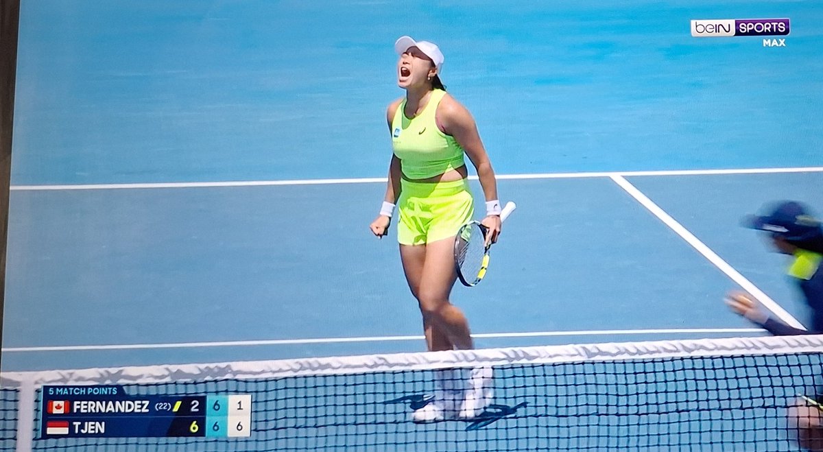 islandtennisgirl tweet media