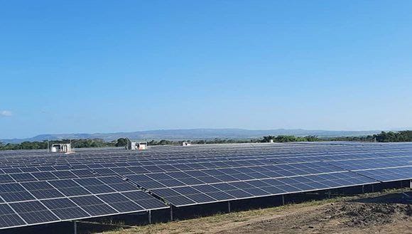 Sincronizado al  SEN el Parque Solar Rafael Reyes del municipio San Luis de  #SantiagodeCuba.
Con una capacidad instalada de 21.8 megawatts .