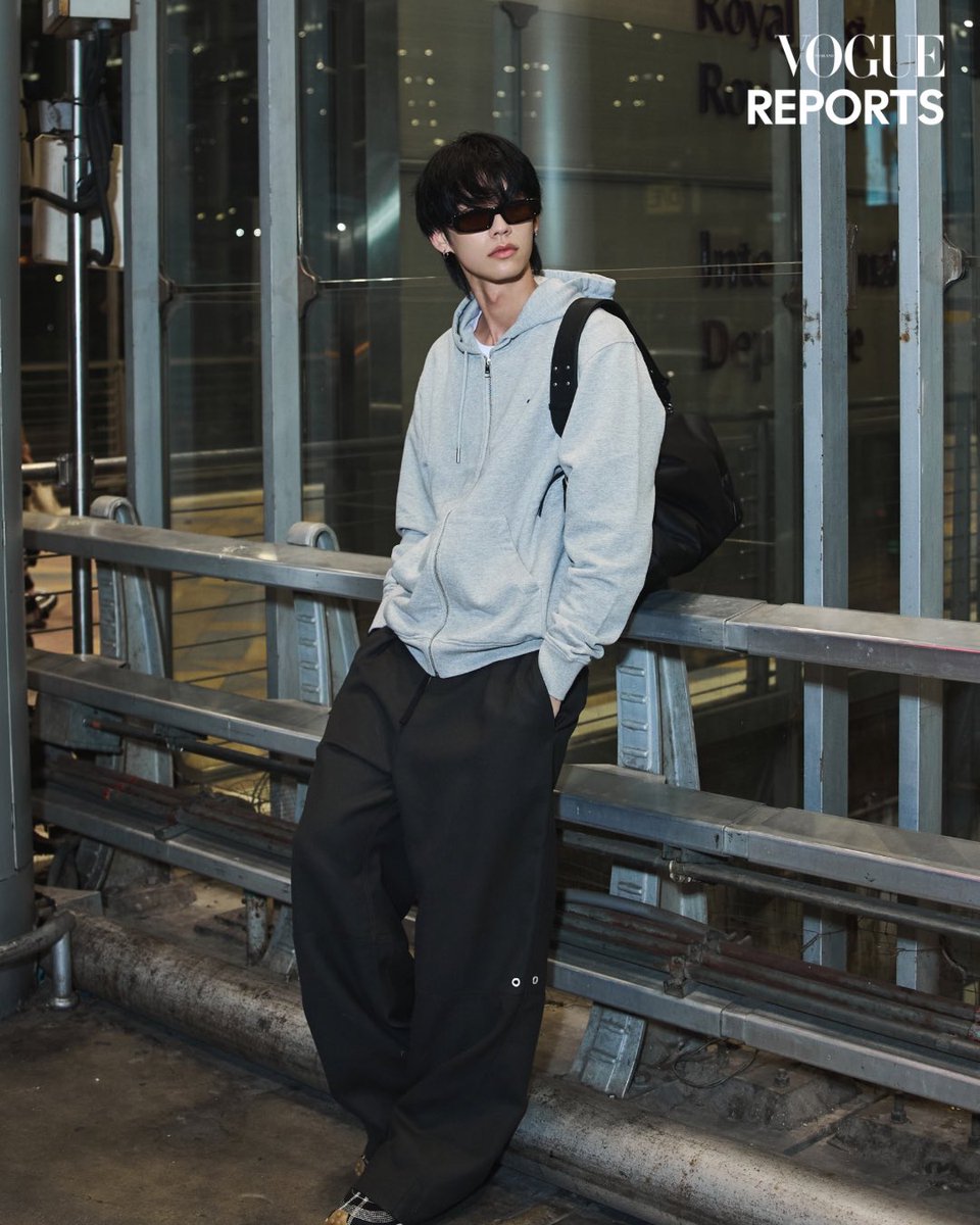 VogueThailand's tweet image. #VogueReports เปิดแอร์พอร์ตลุค ‘ไบร์ท-วชิรวิชญ์’ @bbrightvc ที่ออกเดินทางสู่ปารีสกับ @amiparis เป็นครั้งที่ 3 เพื่อร่วมชมโชว์คอลเล็กชั่นฤดูใบไม้ร่วง/ฤดูหนาว 2026 โดย ‘Alexandre Mattiussi’ ซึ่งจะจัดขึ้นในวันพฤหัสบดีที่ 22 มกราคม เวลา 02.00 น. (ตามเวลาประเทศไทย)…