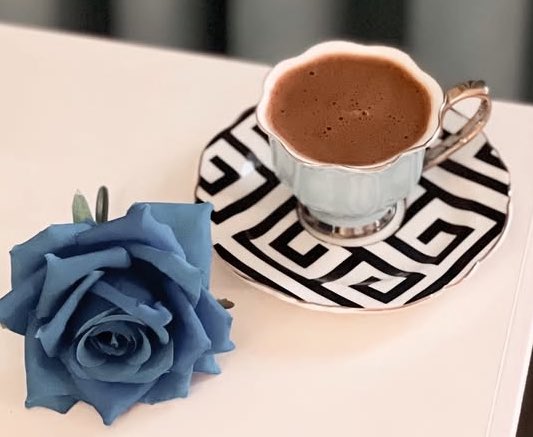 Bazen insan kendini sessize alıp, herşeyi sadece nötr olarak sadece izliyor