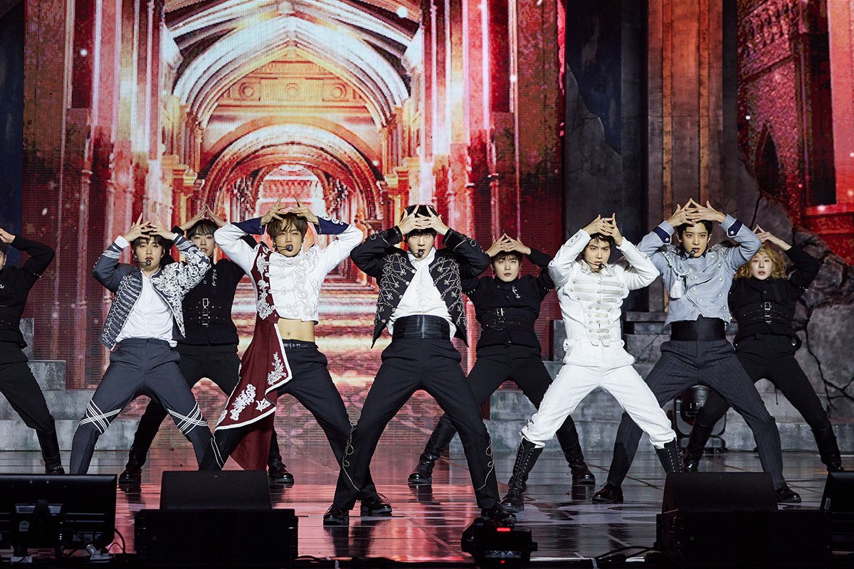 weareoneEXO's tweet image. ‘왕의 귀환’ 엑소, “엑소엘이 우리의 Crown이다” 컴백 소감
정규 8집 ‘REVERXE’ 발매와 함께 글로벌 차트 1위 점령!
‘SMP 스타일’ 타이틀 곡 ‘Crown’ 무대 쇼케이스 최초 공개

m.entertain.naver.com/home/article/3…
 
#EXO #엑소 #weareoneEXO 
#Crown #EXO_Crown
#REVERXE