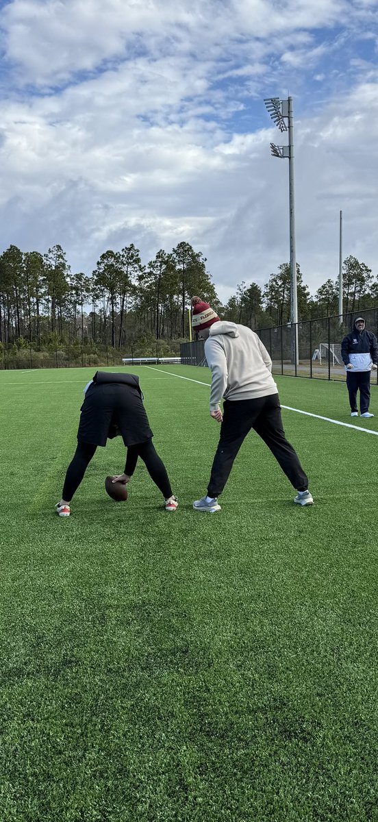 SchapmanMichael's tweet image. Thank you @PeytonNaylor for helping me become a better snapper this weekend and showing me what I need to work on!