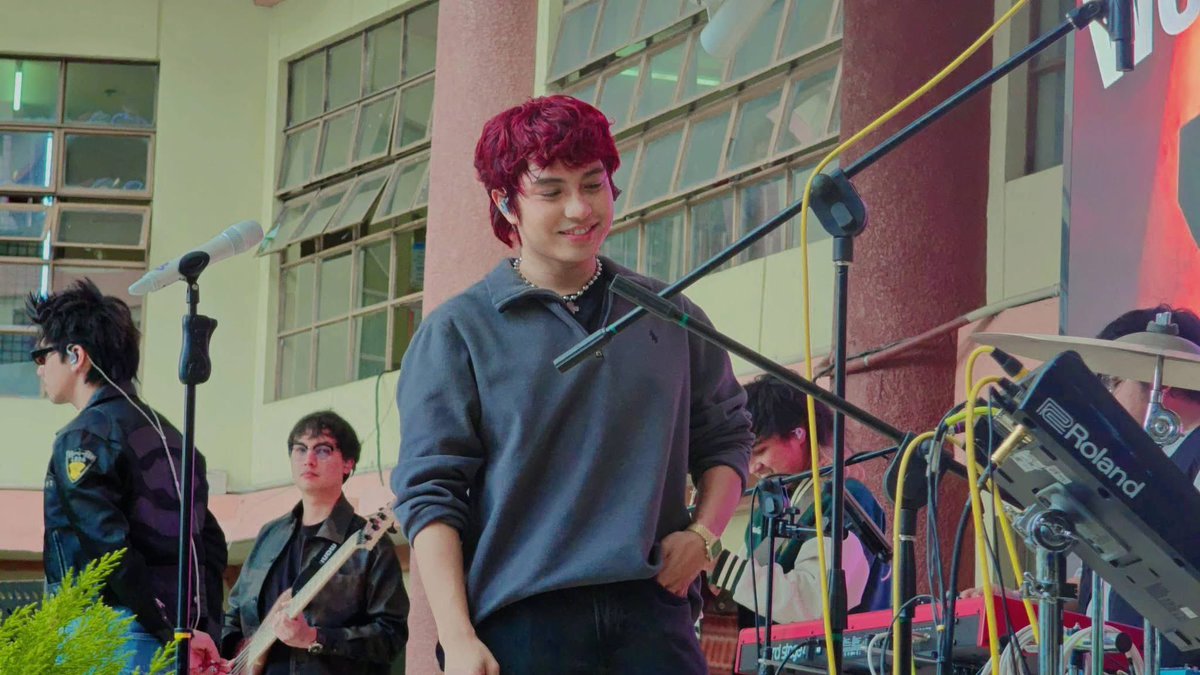 chiyenfile's tweet image. that smile. that DAMN SMILE !