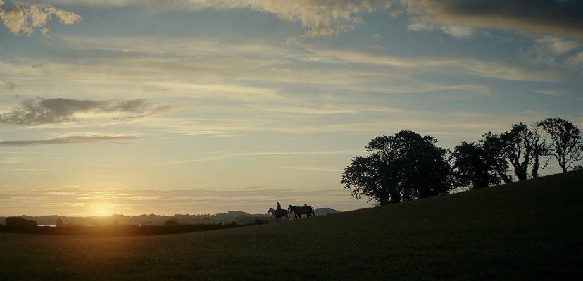 “A falling star brings luck to those who see it.

“So, the luck is ours alone?” ✨

 #AKnightOfTheSevenKingdoms