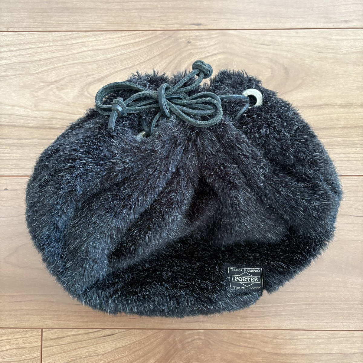 outauni's tweet image. 🍒「Cherry Coke mini」(86)🍒

なぜかミッキーマウス姿で神社に詣でる年末。

・ミッキー帽子/ 東京ディズニーランド
・ミッキー刺繍スエット/ vintage
・コーデュロイパンツ/ vintage
・靴/ ugg
・カシミヤコート/ 母お古
・ファー巾着/ PORTER

#cherrycoke #ootd  #outauni #おおたうに