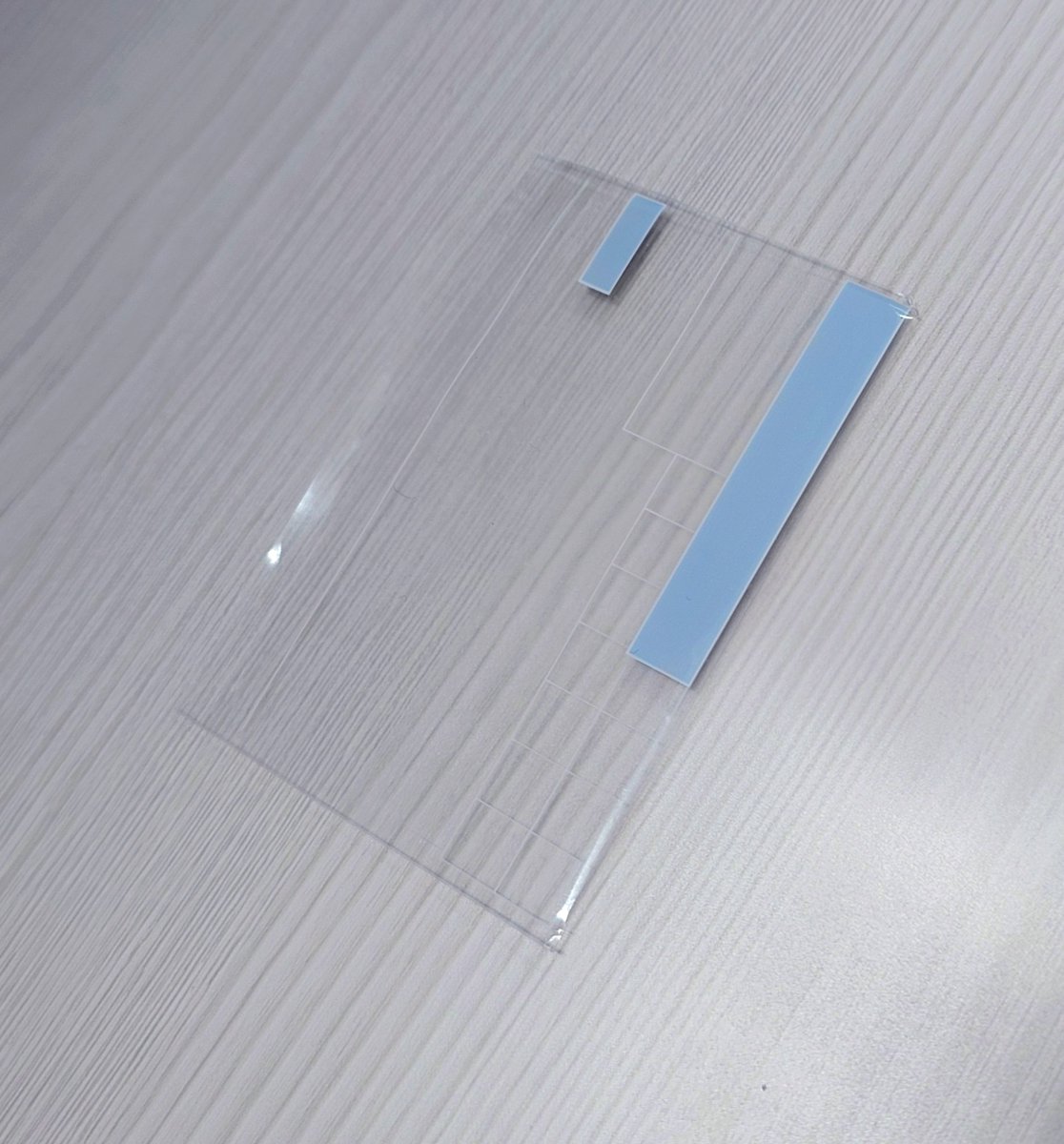 さっき気がついたんですけど、マイナンバーカードを更新したときに区役所でもらった目隠しケース、マイナンバーは隠れないんですね😅  性別と臓器提供意思が隠れるようになっていました。まあ確かにそこも大事だけど、当初は番号を隠すためのものだったよね？