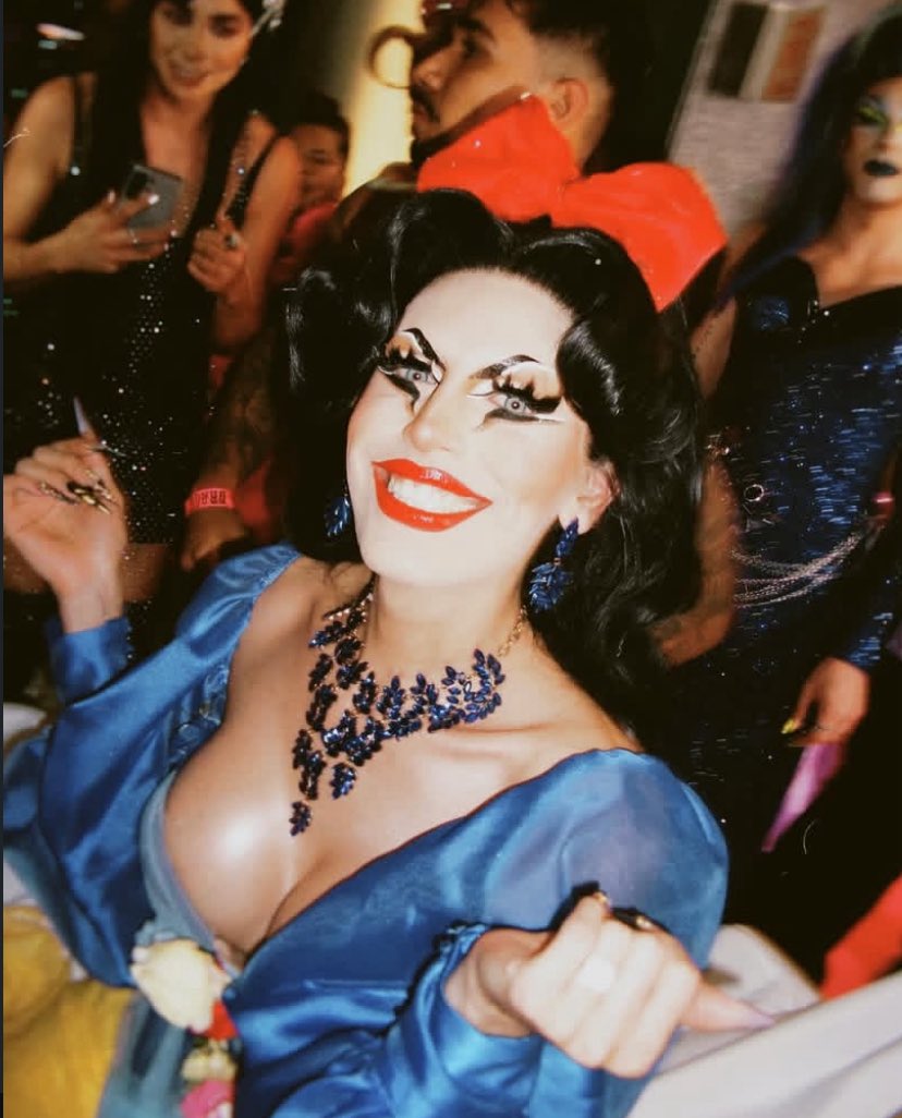 DeetoxAlanis's tweet image. The Life of a Postre girl