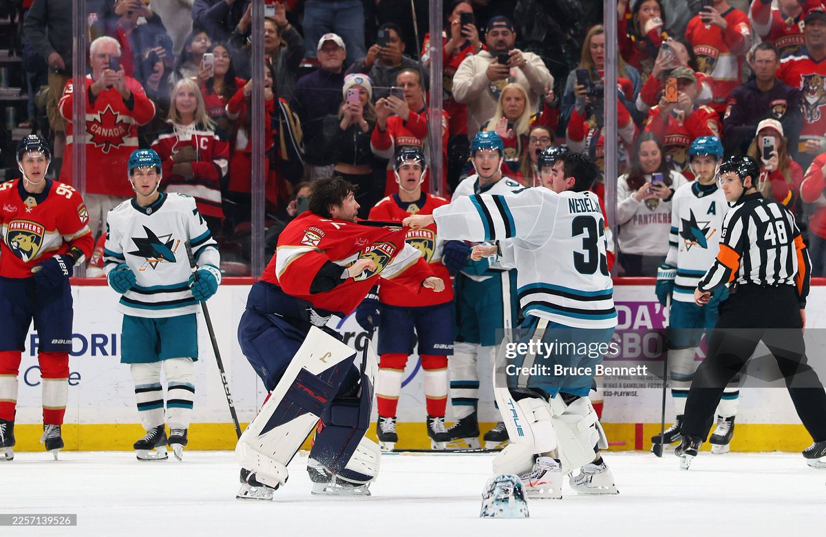 kibblesmith02's tweet image. this sequence of sam and rodrigues stopping their scrum and watching the goalie fight has me crying