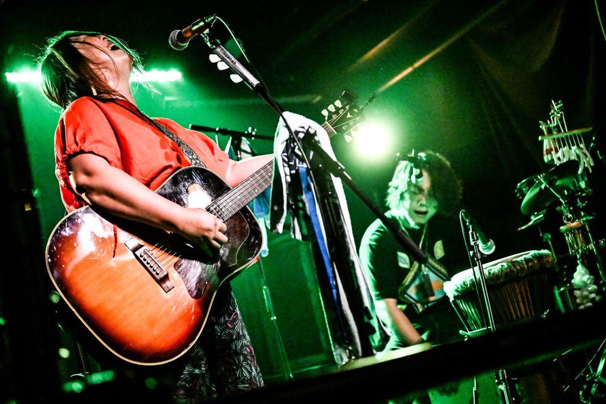 jinn_hiitan's tweet photo. 昨夜は隼Qちゃんのイベントで大阪STOVE ROOMにてライブでした！頭からみっちり濃い繋がりの仲間たちと一緒だったので本当に楽しかったし謎にトリだったので無駄に緊張した。笑
STOVE ROOMでは思い出がありすぎるなぁ。帰ってくるとホッとするもん。
これからもみんなと一緒にいたいなぁ。
ありがとう！ https://t.co/BLhbgT8Hkg
