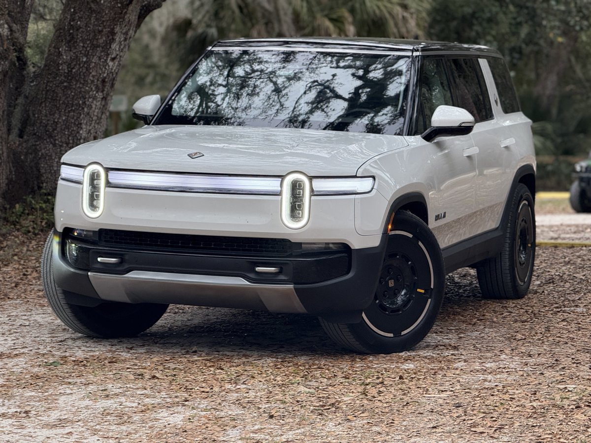 Tom Rivian tweet media