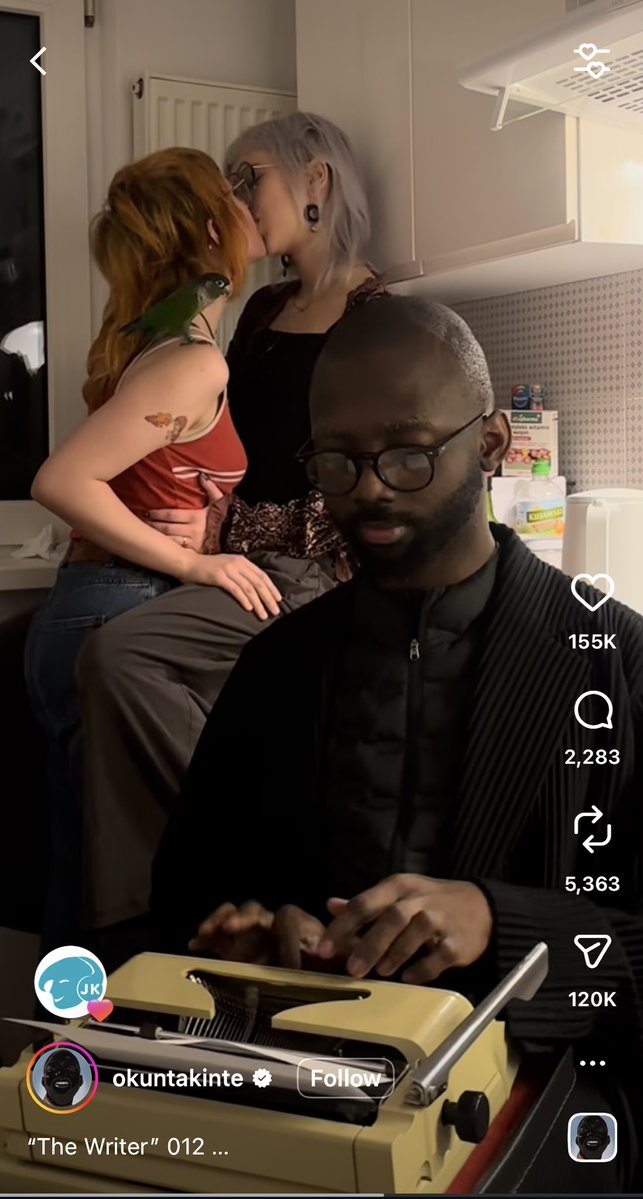 Glitchdgalaxies's tweet image. Filing her paperwork 
#trigun #vashwood