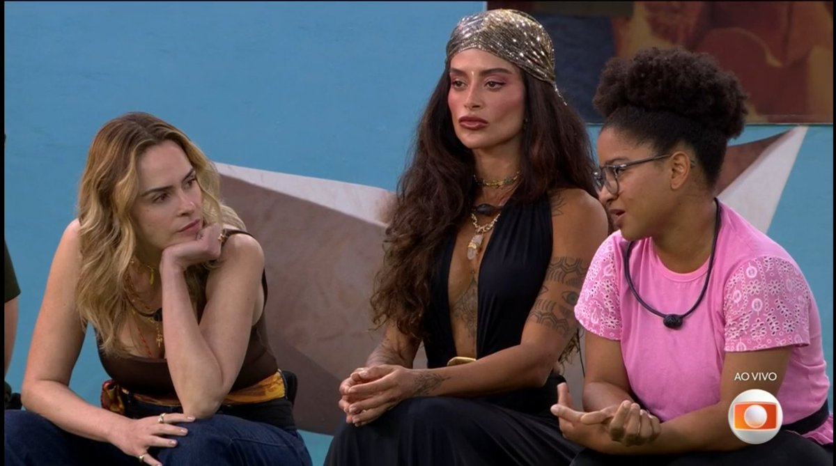 olococameron's tweet image. Kakakaka muito bom elas falando da Aline Rabisco, como se ela na tivesse ali no meio 
#BBB26