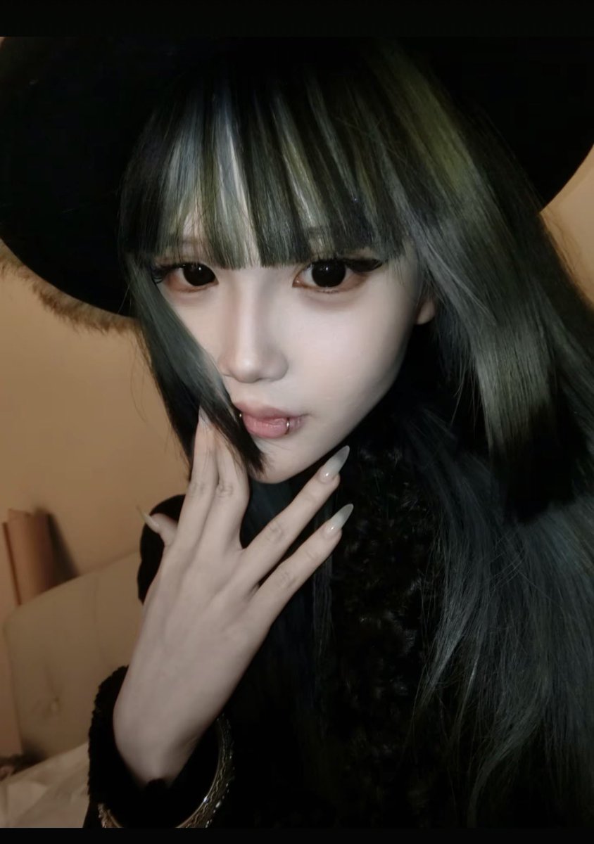 fflannd's tweet image. 不会化妆了……
#男娘 #femboy #sissy