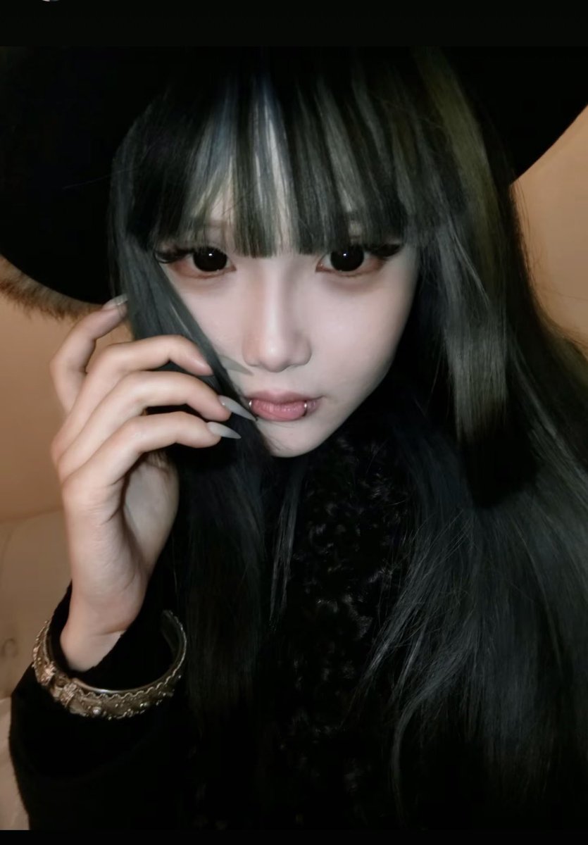 fflannd's tweet image. 不会化妆了……
#男娘 #femboy #sissy