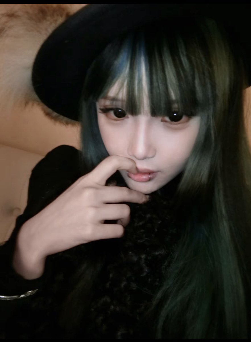 fflannd's tweet image. 不会化妆了……
#男娘 #femboy #sissy