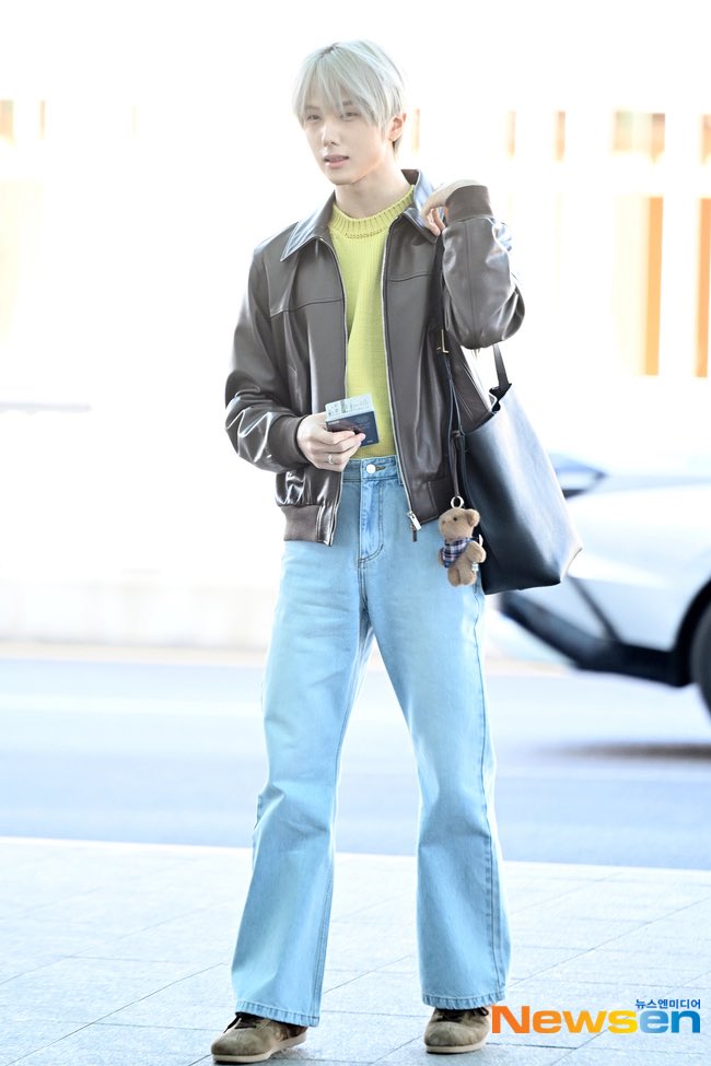 jisungshelter's tweet image. รางวัลของคนตื่นเช้า 🍵🌅

วันนี้คุณจีซองกำลังเดินทางไปร่วมงาน Paris Fashion Week: the SYSTEM FW26 

Aster ท่านใดตื่นแล้วมาร่วมเทรนด์เป็นกำลังใจให้กับคุณจีซองที่กำลังเดินทางไปร่วมงานกันค่ะ 🤍

อย่าลืมติดแท็กด้วยน้า 💪
JISUNG GOES TO PARIS FASHION WEEK
#JISUNGxSYSTEMFW26