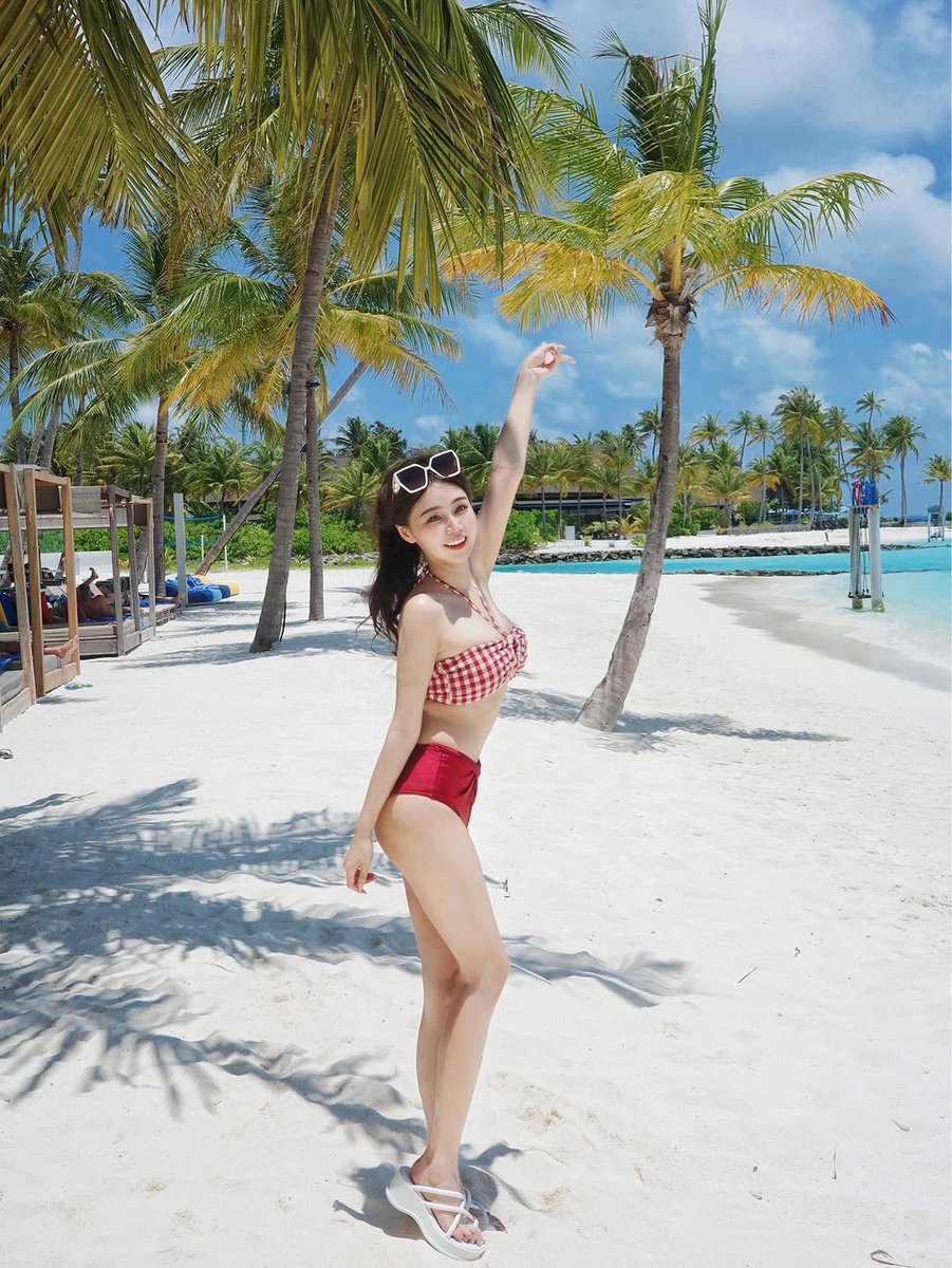 📍🇹🇼

这泳衣那么小件是故意的还是奶太大了呢👉👌

#骚货分享站 #美女 #骚货 #意淫