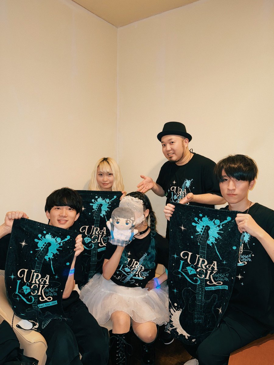 773urara's tweet photo. おはようございます!全国ツアーメンバー揃っておつかれさま会ができました🎸
#Uralock の様子はタグやいんすたストーリーハイライトにもまとまってます!音楽ずっと続けたい!もっと強くなるぞ〜! https://t.co/vg2I6Ek51A