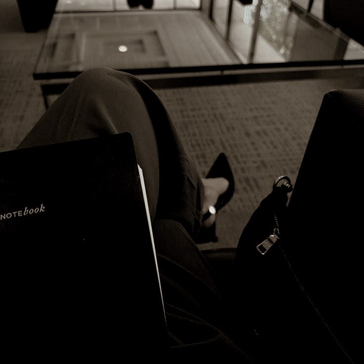 poisedeminent's tweet image. ㅤ

𝗧𝗔𝗧𝗜𝗔𝗡𝗔 𝗧𝗝𝗔𝗡𝗗𝗥𝗔, 𝟭𝟵𝟵𝟮.
Masih sendiri, hidupnya hanya untuk bekerja. Kamu, boleh tau alasan terbesar hidupmu untuk apa?

ㅤ