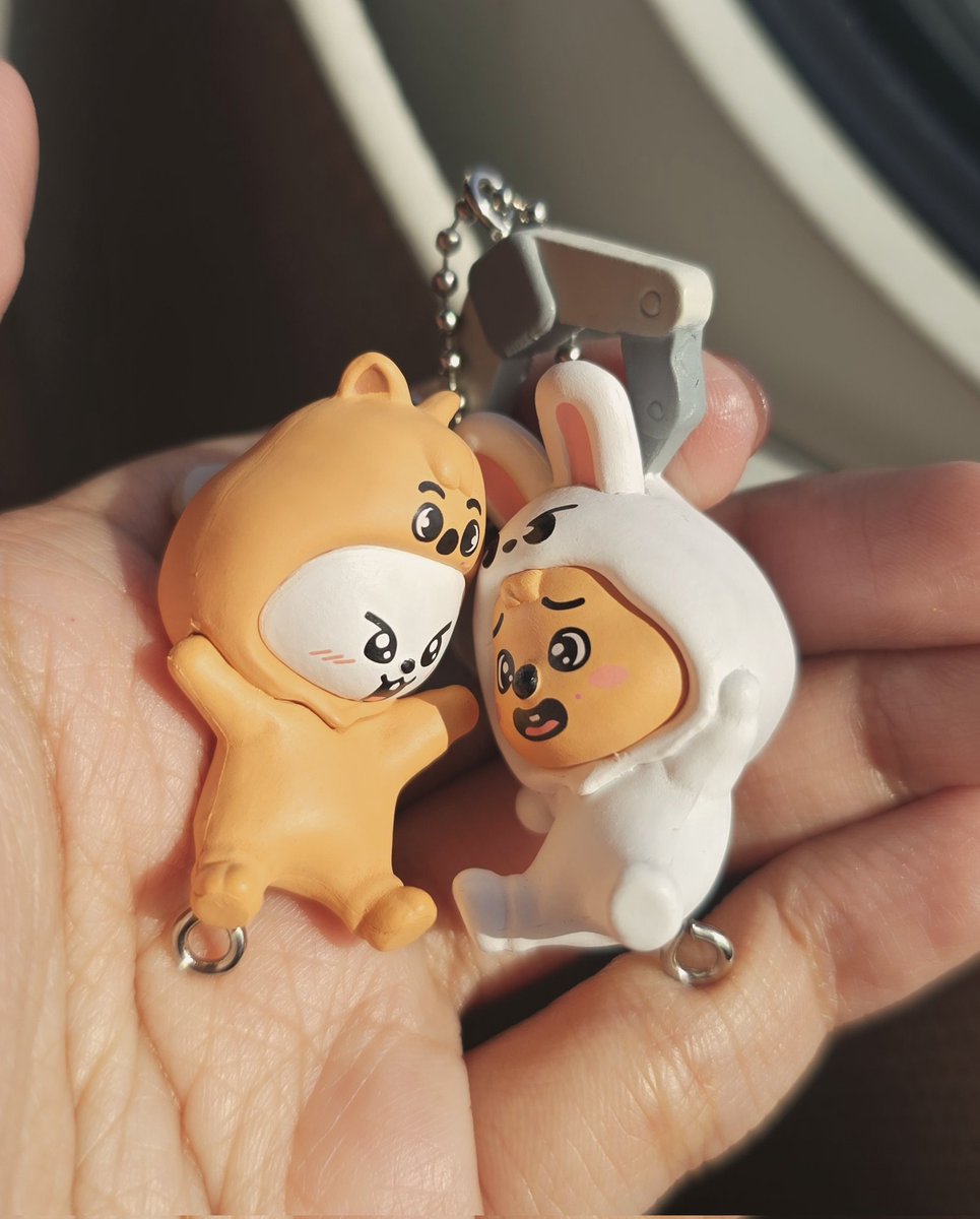 smolsungies's tweet image. ICB MY HUSBAND JUST CASUALLY PULLED THESE TWO IN A ROW I FINALLY GOT THEMM🥹😭🤍🤎