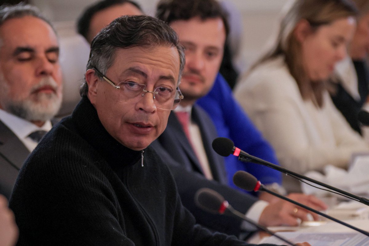 Durante el Consejo de Ministros, el presidente <a href="/petrogustavo/">Gustavo Petro</a> afirmó que el déficit fiscal no se generó en su gobierno, sino por subsidios entregados a los más ricos, decisiones tomadas durante la pandemia, el manejo de las EPS y el subsidio a la gasolina, que costó cerca de 70