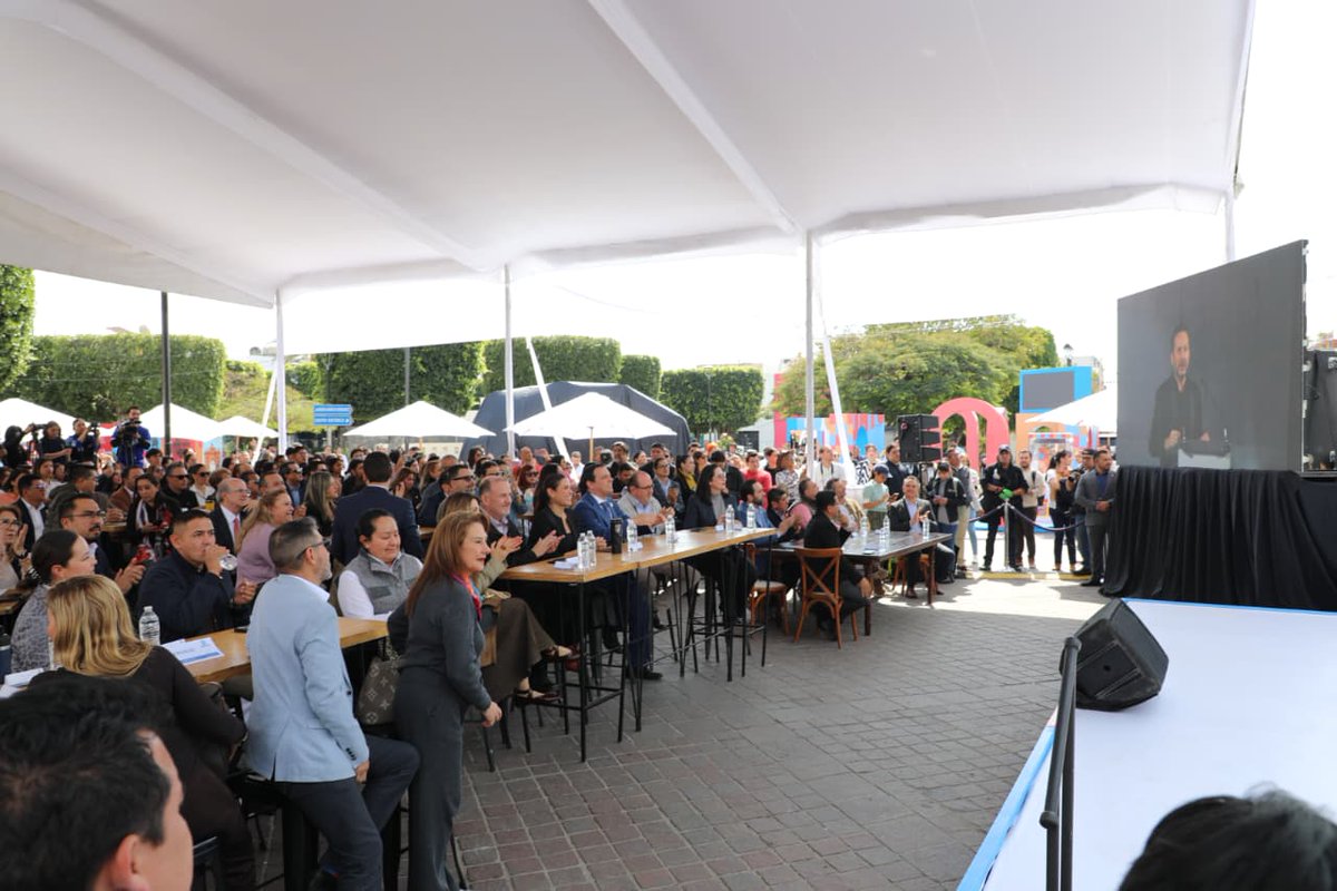 Guanajuato inicia una nueva etapa con la presentación de su identidad turística, encabezada por nuestra gobernadora <a href="/LibiaDennise/">Libia Dennise</a> .
Una marca que refleja nuestras tradiciones, la creatividad de la gente emprendedora y la energía de un estado que siempre avanza.
#AbreNuevosCaminos