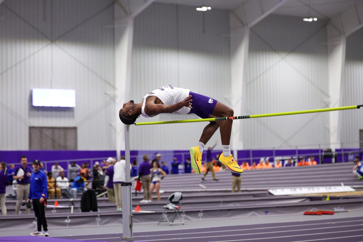 sportsinkansas's tweet image. Immediate Impact: Alan Hanna, a Maize alum, shattered both the meet and facility records in the men’s high jump this weekend at the Thane Baker Invitational in Manhattan, clearing 2.25 m (7'4.25") 🤯🤯 Hanna, the 2025 Gatorade Kansas Boys Track and Field Athlete of the Year, set…