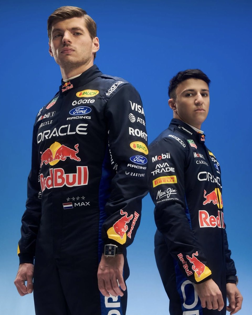 レッドブル、2026シーズン使用するレーシングスーツデザインを公開