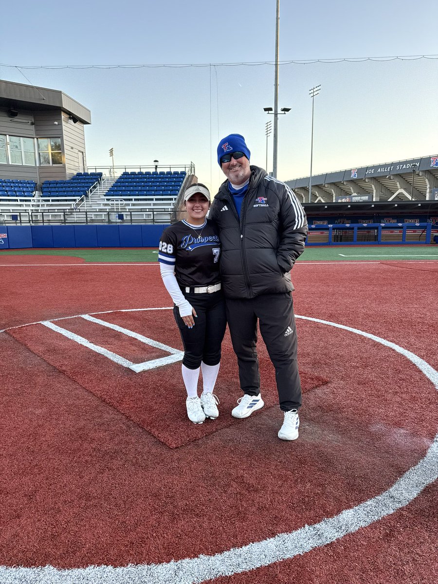 Kallie_Waalk's tweet image. I had so much fun being back at @LATechSB this Sunday! Thank you to Coach Tyler, Taylor, and Maddie for your time and feedback! 
#farmraised #GeauxDogs