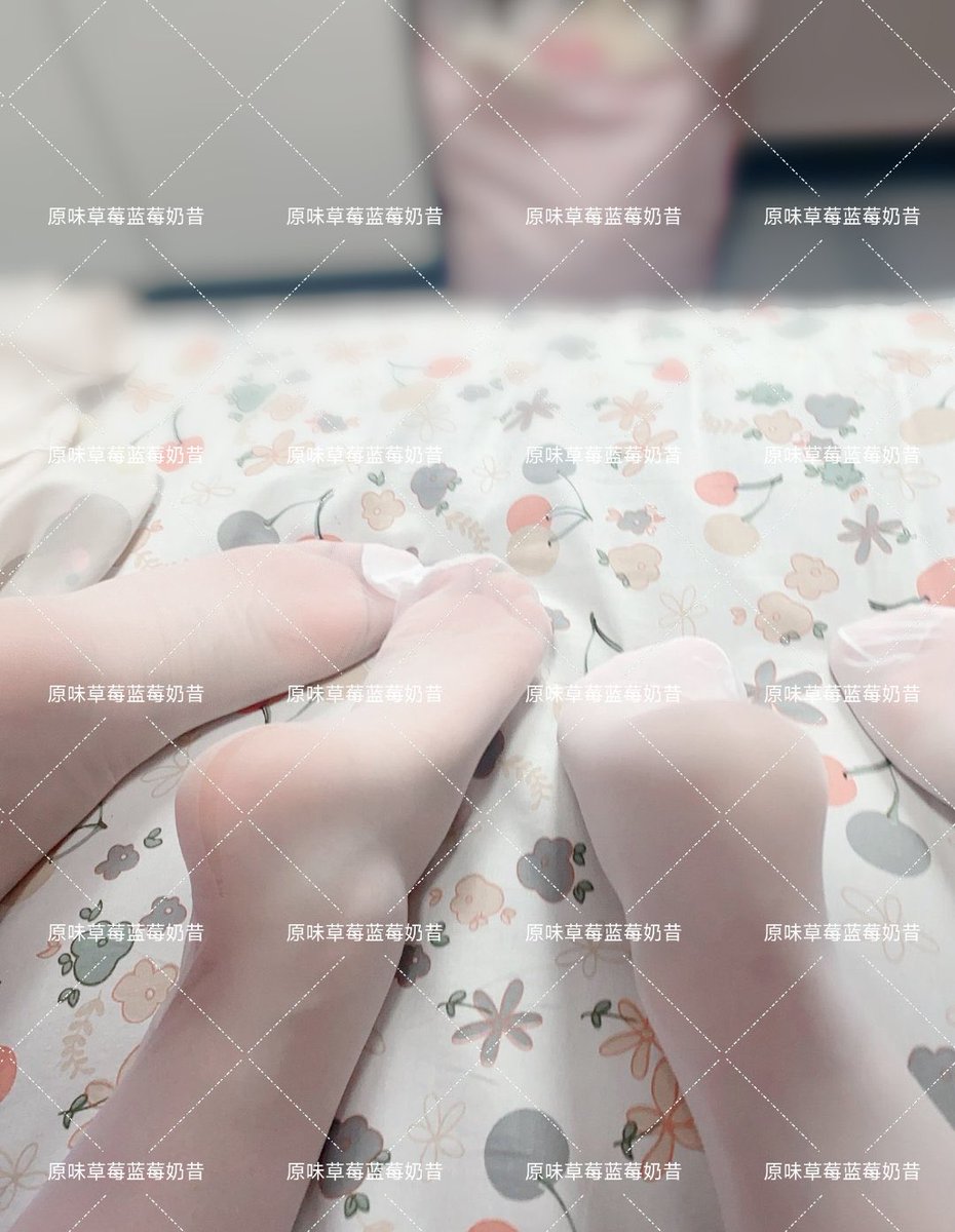 给贱狗准备白丝双人套餐 还不赶快过来舔