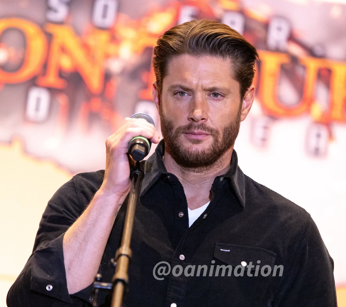 oanimation's tweet photo. A few Jensen photos before I crash for the night. Gold panel and main panel. Thank you to the talent, staff and attendees for an awesome con weekend. #spnvegas https://t.co/qoq2JOr9Hi