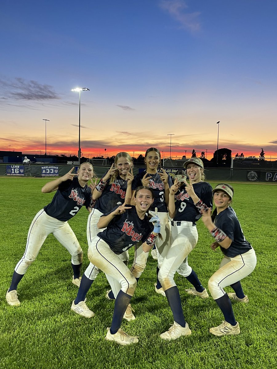 ladymagic2012's tweet photo. Traveled to SoCal this weekend for 5 games and a Combine workout.  Great work was had by all.  Went 5-0 on the weekend.  Thanks to the Firecrackers RTY, Explosion Kim, Wildcats Laukat, and Athletics Mercado Mangini for making it happen. Top quality teams and people. https://t.co/0RGCvLbV0g