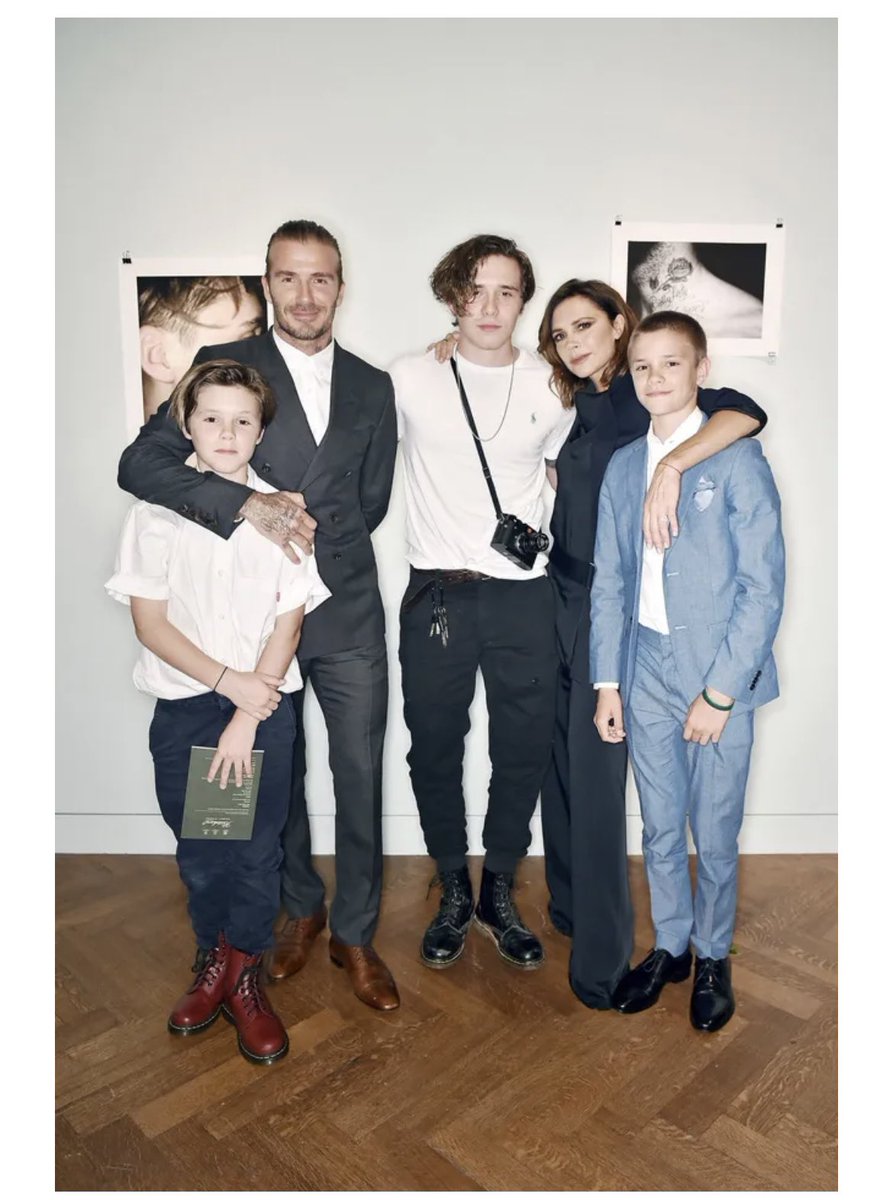 unreMARKLEble's tweet image. #BrooklynBeckham complained that the family showed up at Victorias fashion shows-apparently he forgot that family shows up to support one another when they have a big opening-like they did in 2017 when he had his first photography exhibit open. It was called “What I See” and was…