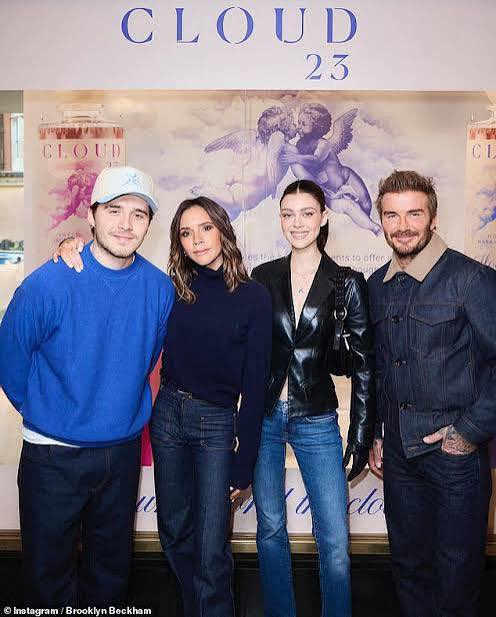unreMARKLEble's tweet image. #BrooklynBeckham complained that the family showed up at Victorias fashion shows-apparently he forgot that family shows up to support one another when they have a big opening-like they did in 2017 when he had his first photography exhibit open. It was called “What I See” and was…