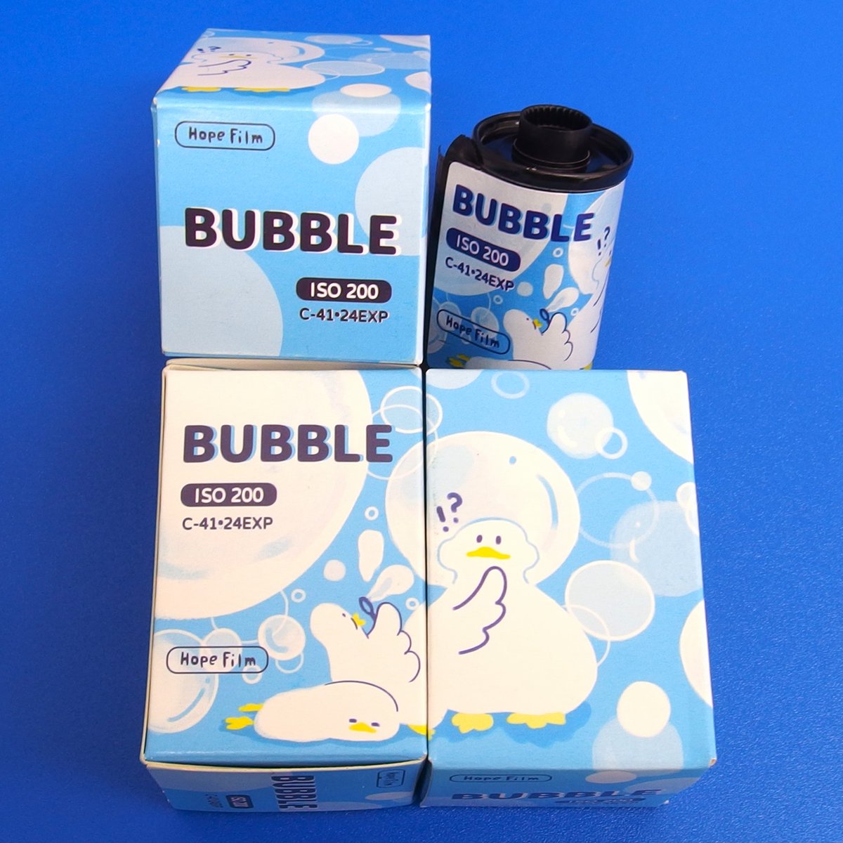 champcamera's tweet photo. BUBBLE 200 by みすずが丘店(あざみ野)

台湾のHopeFilm製のカラーネガフィルム。
かわいらしいアヒルのパッケージのこちらのフィルムは幻想的でクールな印象の写りが特徴です。

#フィルム現像 #あざみ野 #SNAPPP #田園都市線
https://t.co/tbPouo5e25 https://t.co/v8RjrpoqJ4